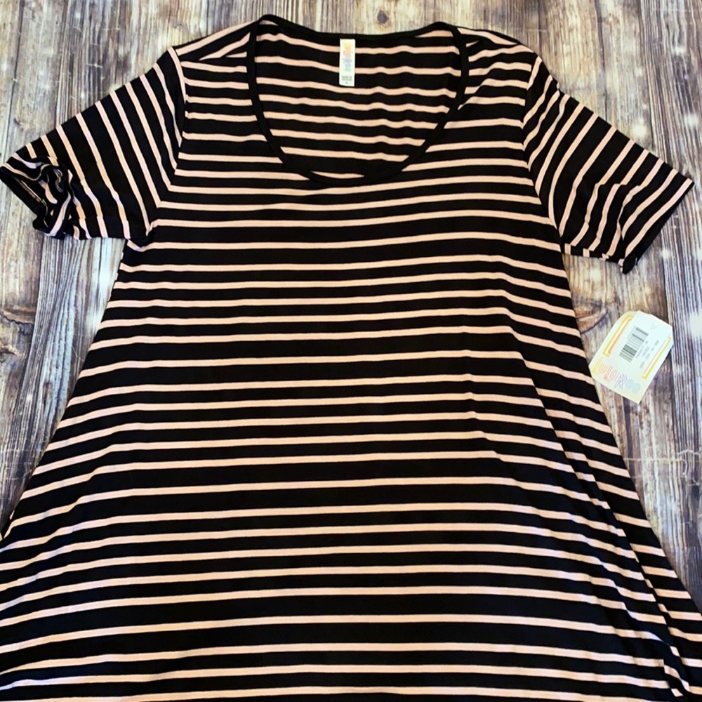 NWT Lularoe perfect tee size medium